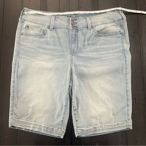 NWOT TORRID JEAN SHORT